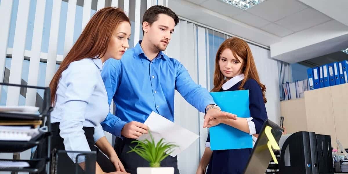 man explaining project to coworkers